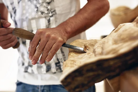Façonnier / Façonnière d'ouvrages décoratifs en bois et matériaux associés
