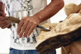 Façonnier / Façonnière d'ouvrages décoratifs en bois et matériaux associés
